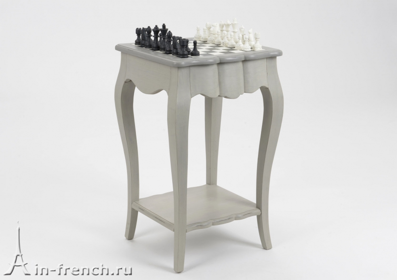 шахматный столик в классическом стиле